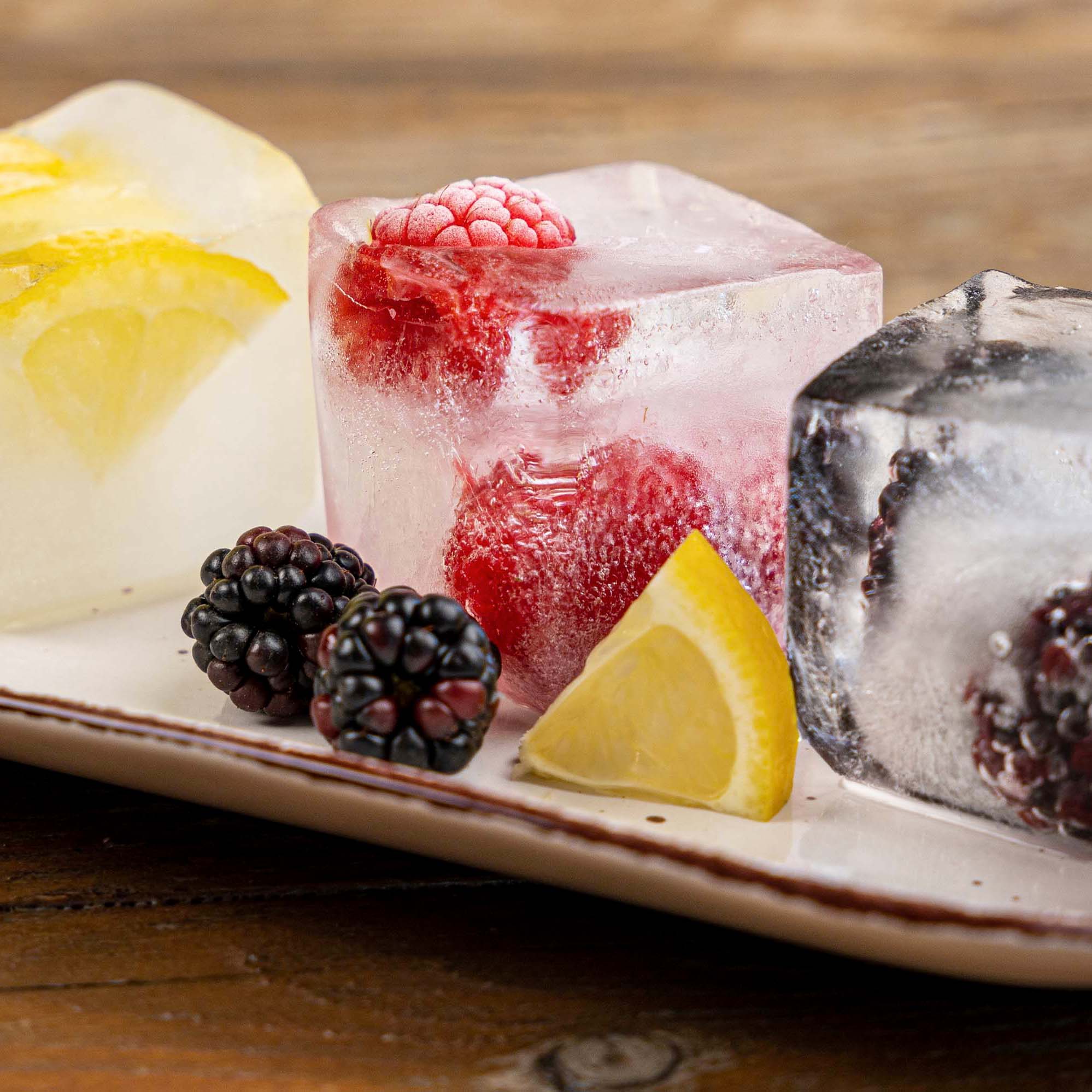 Fruchtige Eiswürfel für deinen Drink - Rezepte und Anleitung