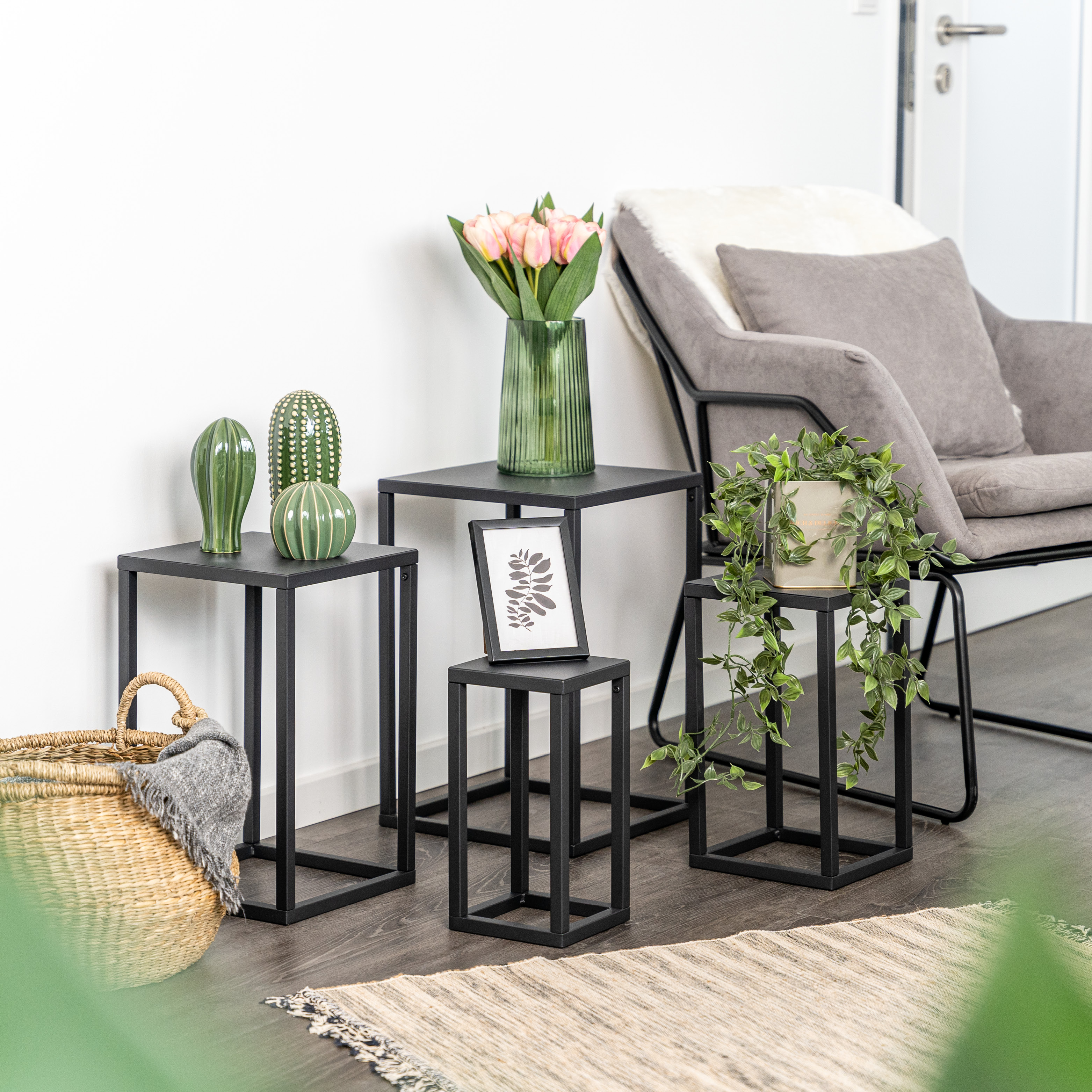 Blumenhocker 4er-Set, Metall-Blumenständer, Blumensäule schwarz