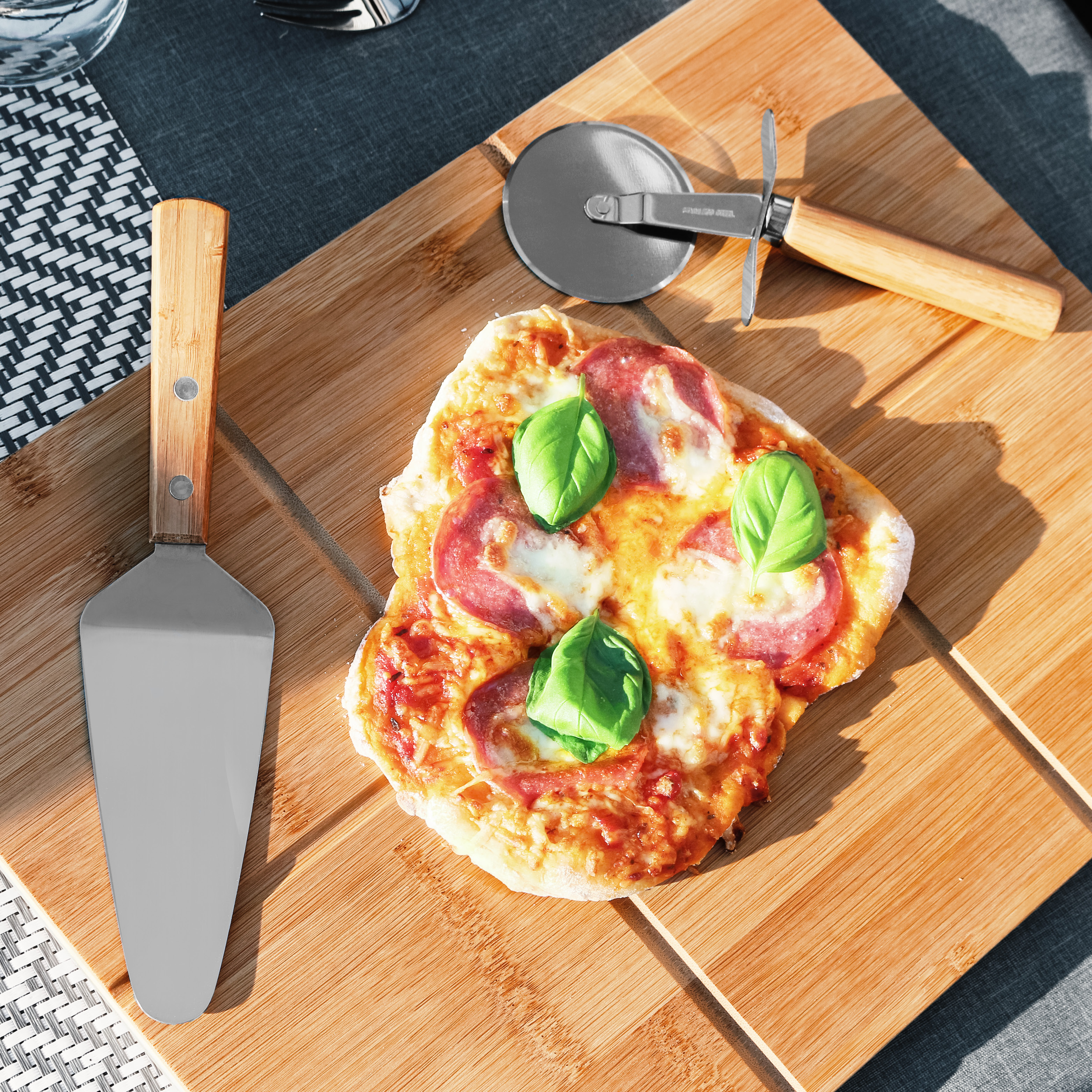 Pizzaservier-Set 3tlg aus Bambus / eckiges Schneidebrett, Pizzaheber und Pizzaschneider  / Edelstahl