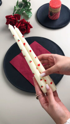 DIY Valentinstagskerzen bemalen – Romantische Deko für den besonderen Tag - DIY Valentinstagskerzen bemalen – Romantische Deko selber machen | eluno24