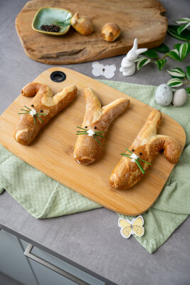 Laugenhasen zu Ostern selber machen – Laugenstangen einfach in Hasenform backen - Laugenhasen zu Ostern selber machen – Laugenstangen einfach in Hasenform backen