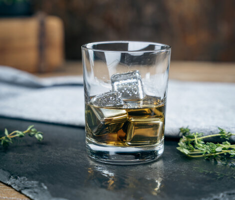 Tipp für deinen Sommer - Unsere Edelstahl-Eiswürfel halten dein Getränk kühl und sind super praktisch! - Tipp für deinen Sommer - Unsere Edelstahl-Eiswürfel halten dein Getränk kühl und sind super praktisch!