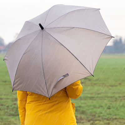 So solltest du deinen Regenschirm nicht trocknen! Der richtige Weg Regenschirme zu trocknen. - So solltest du deinen Regenschirm nicht trocknen! Der richtige Weg Regenschirme zu trocknen.
