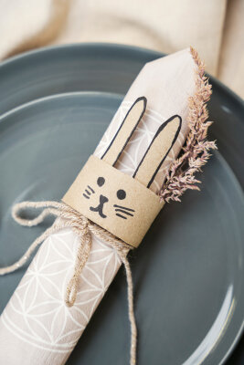 DIY Osterhasen-Serviettenringe: Einfache Tischdeko zum Selbermachen - DIY-Osterhasen-Serviettenringe – Kreative Tischdeko für dein Osterfest
