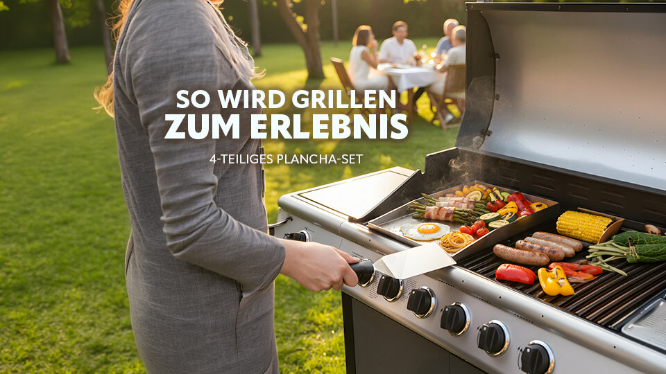 Frau bedient Gasgrill mit Grillgut und Personen sitzen im Hintergrund an Gartentisch